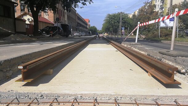 A Bajcsyn már láthatjuk a tram train síneit 6