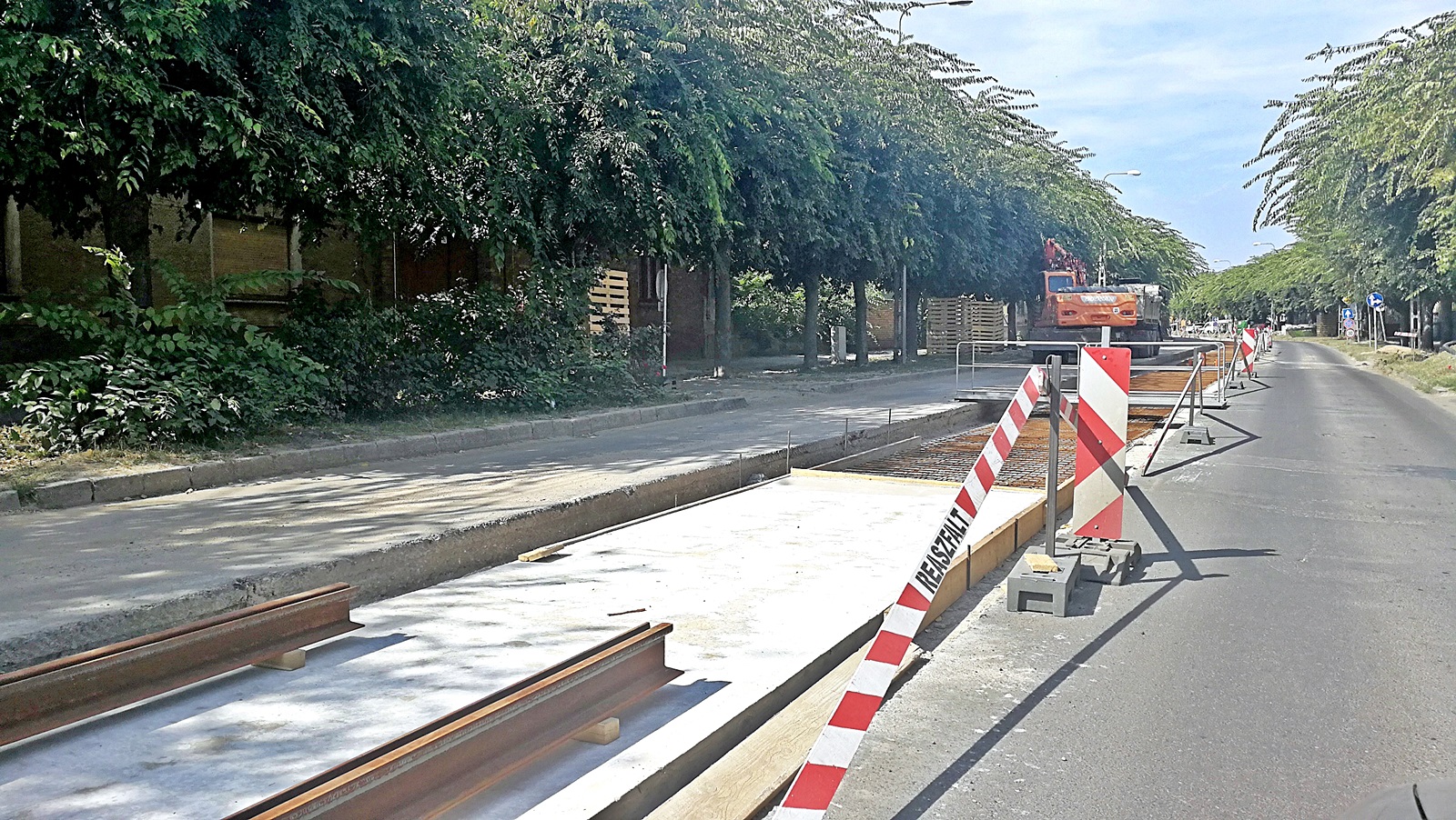 A Bajcsyn már láthatjuk a tram train síneit 7