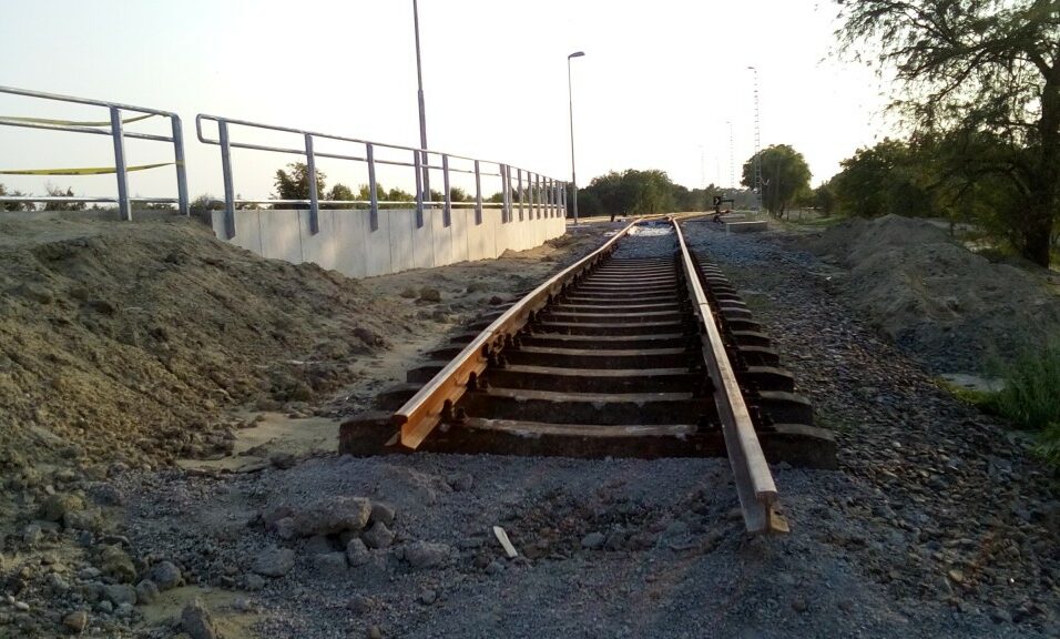 Látta? Itt jön le a tram-train majd a vasútvonalról