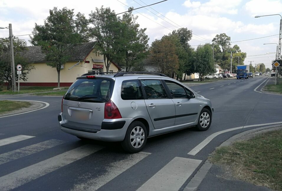 Panaszláda: életveszélyes gyalogátkelő a Jókai utcán!