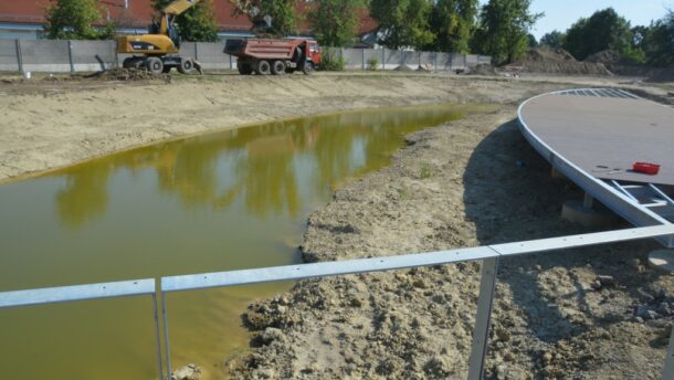 Alapkőletétel a készülő hódtói szabadidőparkban