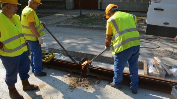 A Bajcsyn már hegesztik a tram-train síneit