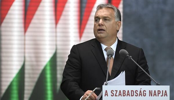 A szétesett ellenzéket csak az Orbán-fóbia hívja egy színpadra