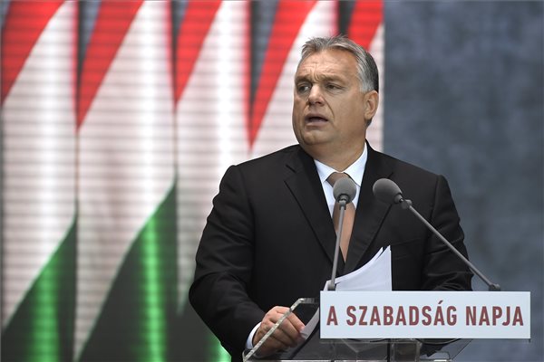 A szétesett ellenzéket csak az Orbán-fóbia hívja egy színpadra