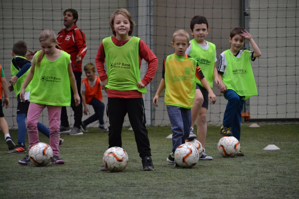 A tanév első focifesztiválját rendezték a stadionban 3