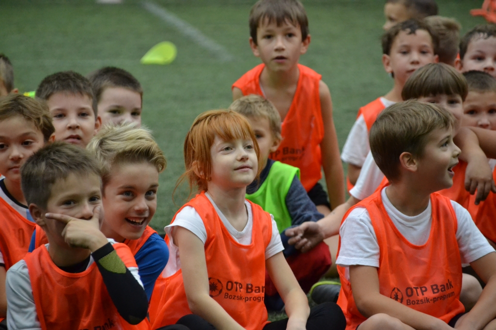 A tanév első focifesztiválját rendezték a stadionban 6