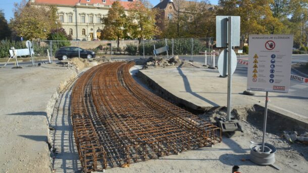 Az Adyn is nekifogtak a tram-train pályaépítésének