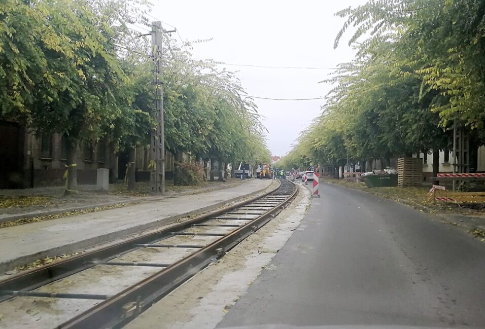 Egyre hosszabb a sín – így áll a tram-train építése Vásárhelyen 9