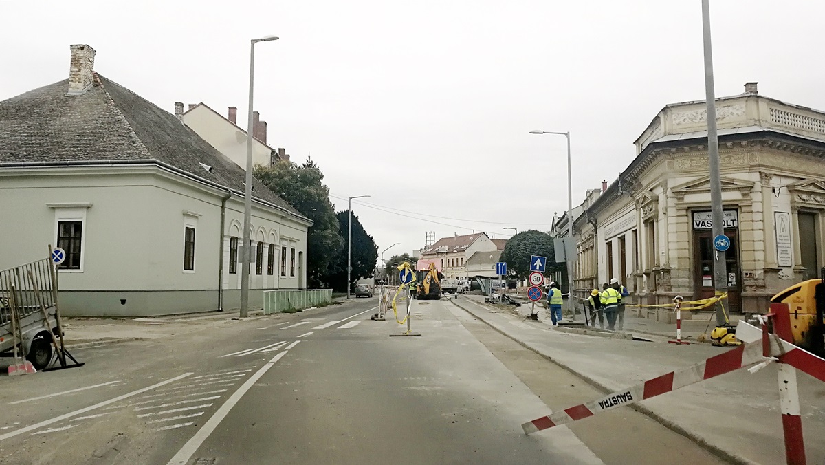 Egyre hosszabb a sín – így áll a tram-train építése Vásárhelyen 12