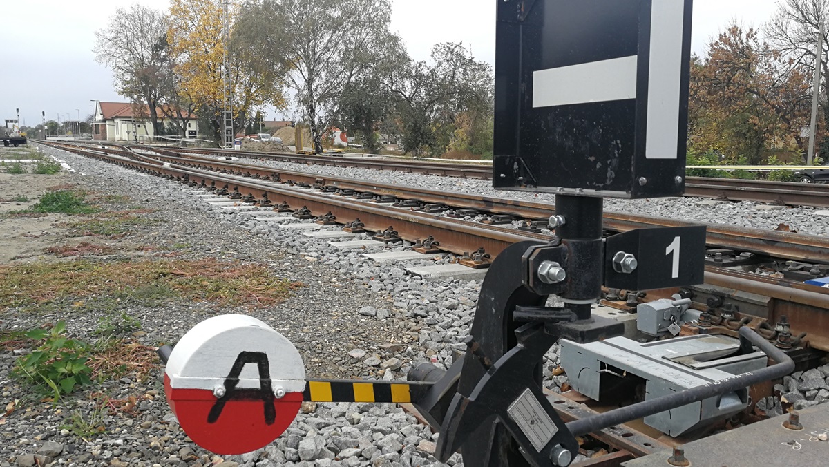 Egyre hosszabb a sín – így áll a tram-train építése Vásárhelyen 2