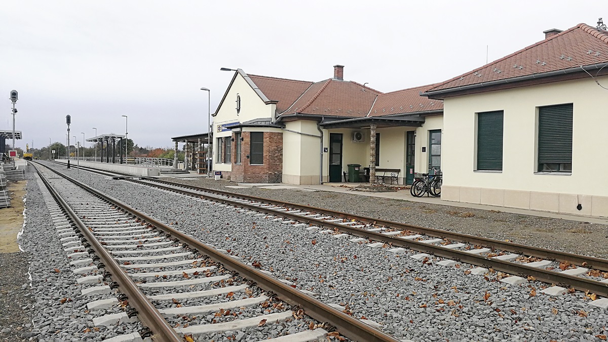 Egyre hosszabb a sín – így áll a tram-train építése Vásárhelyen 4