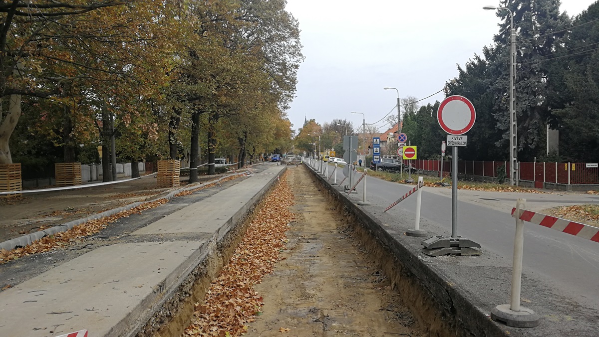 Egyre hosszabb a sín – így áll a tram-train építése Vásárhelyen