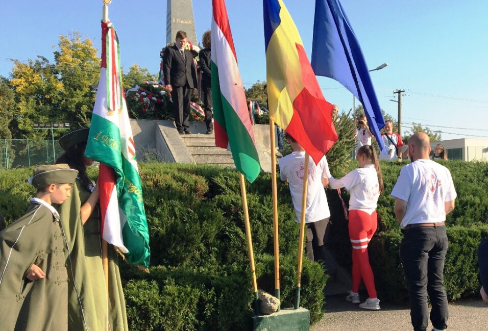 Főhajtás a Vesztőhelyen - Aradon emlékezett a mártírokra Juhász Tünde és Kakas Béla