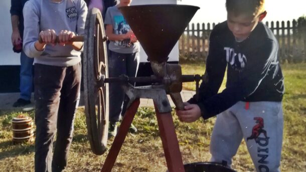 Malomtörténeti tárlat nyílt a Papi-féle szélmalomban 10