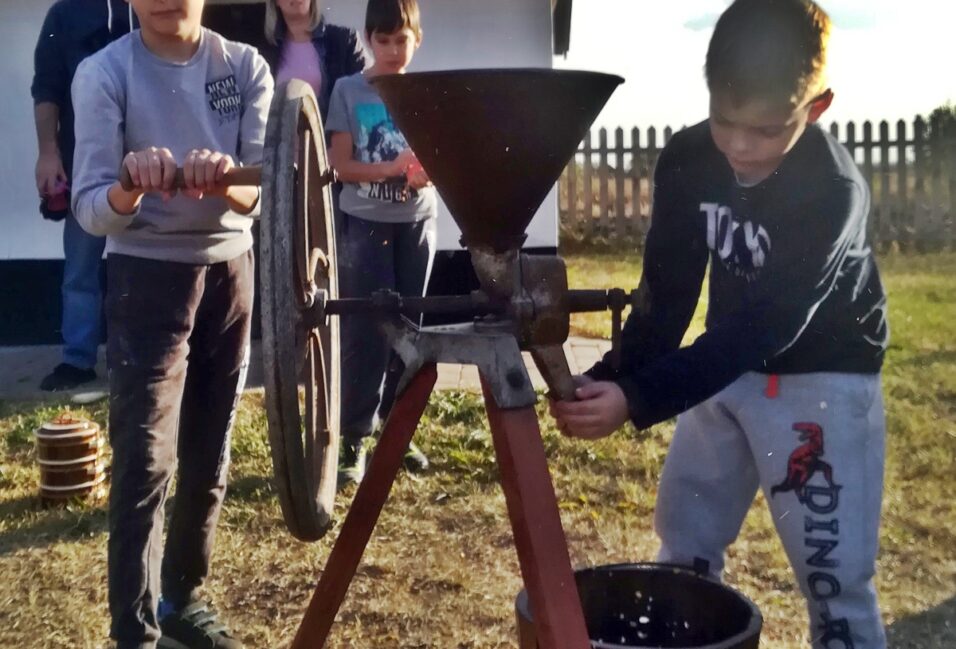 Malomtörténeti tárlat nyílt a Papi-féle szélmalomban 10