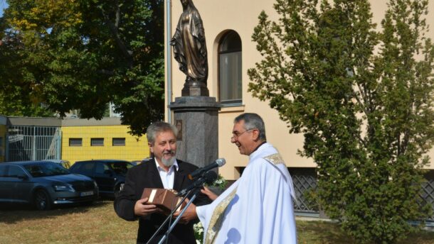 Szoboravató a Szent István téren