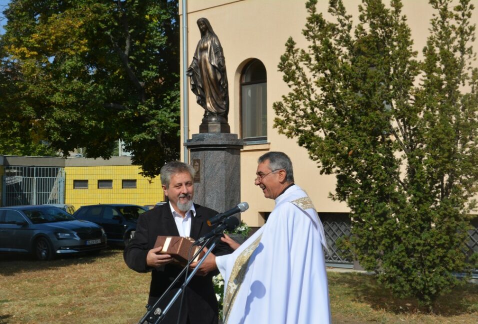 Szoboravató a Szent István téren