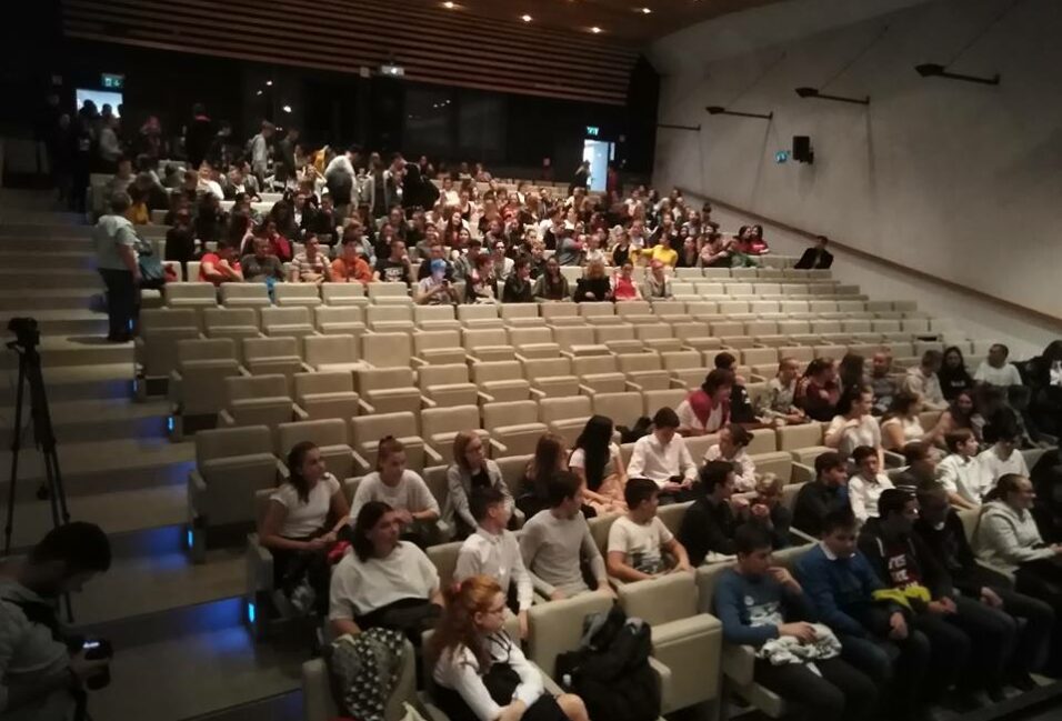 Túljelentkezés volt az internet veszélyeire figyelmet felhívó előadáson