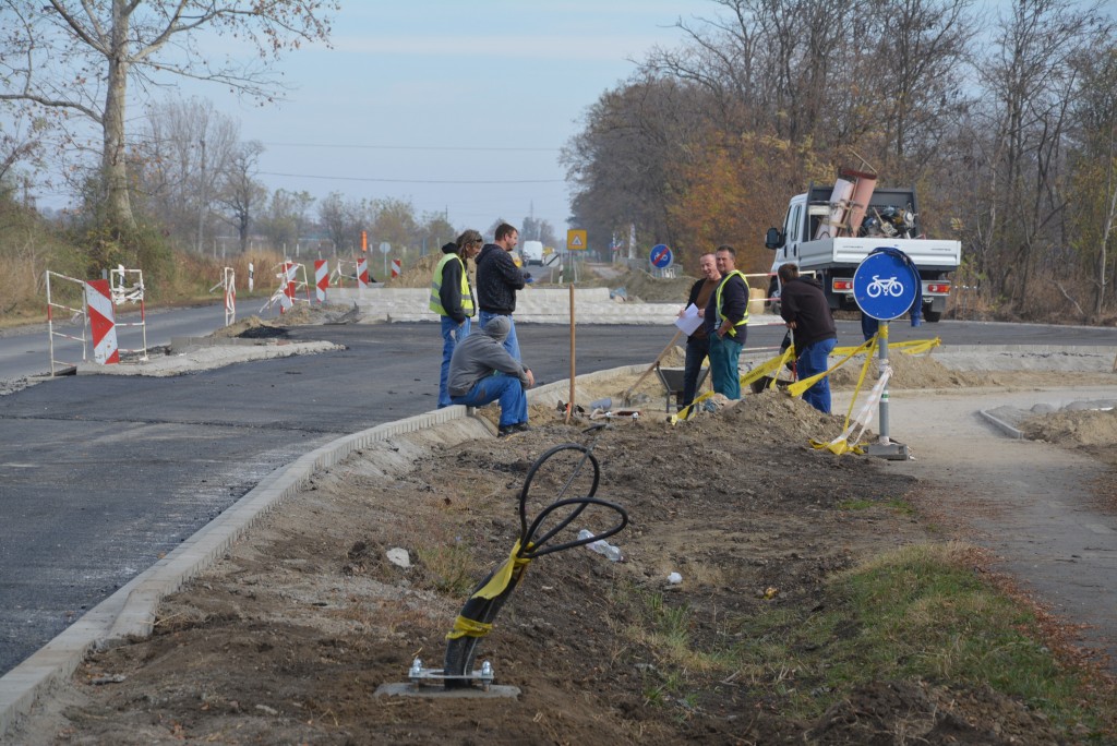 Lámpafényes lesz az elkerülő kutasi úti körforgalma 1