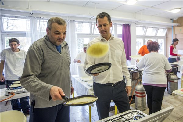 Szegeden népszerűsítették a nevelőszülői hivatást