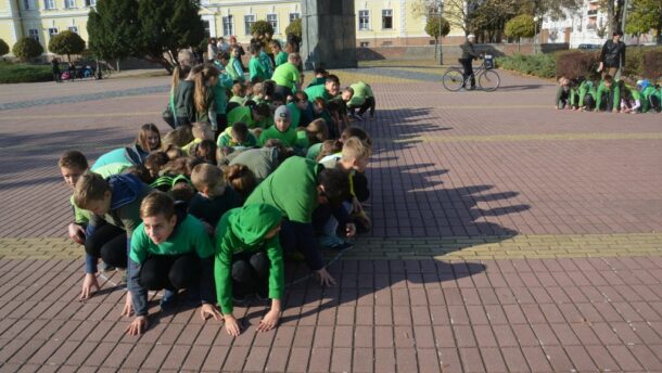 Így flashmoboztak a Szent István suli diákjai