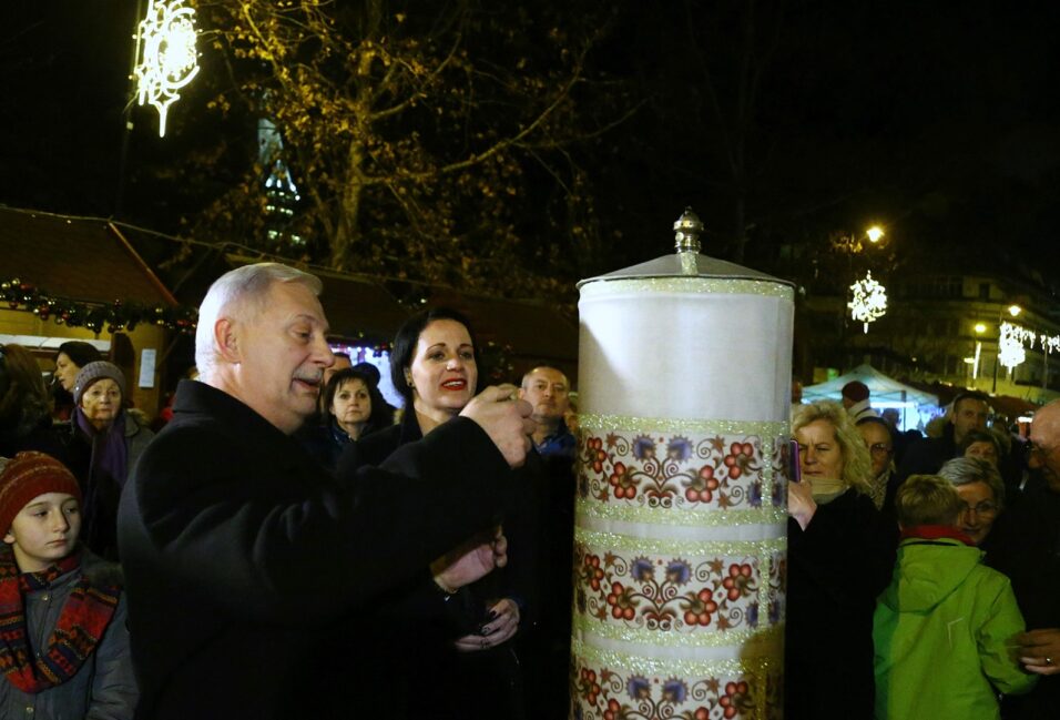 A negyedik gyertya is ég a vásárhelyi adventi koszorún 17