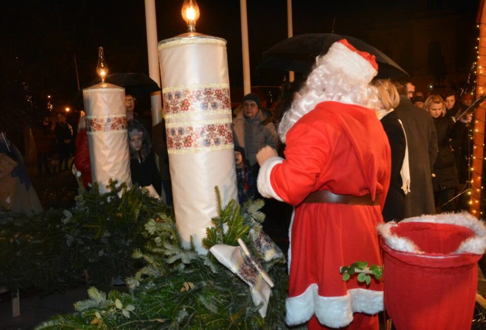 Meggyújtották a második vásárhelyi adventi gyertyát 3