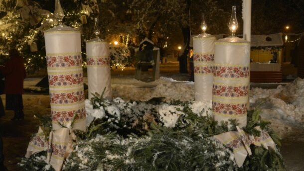 Vágó János gyújtja meg a negyedik adventi gyertyát 1