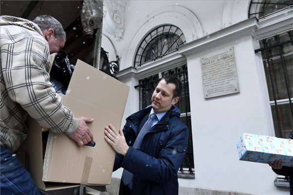 Rászoruló gyerekeknek gyűjtöttek karácsonyi ajándékot az Emmi dolgozói 1