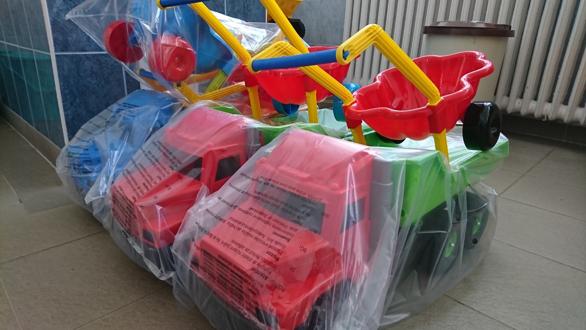 Semmi nem fogható 270 kisgyermek öröméhez, csillogó szeméhez! 1