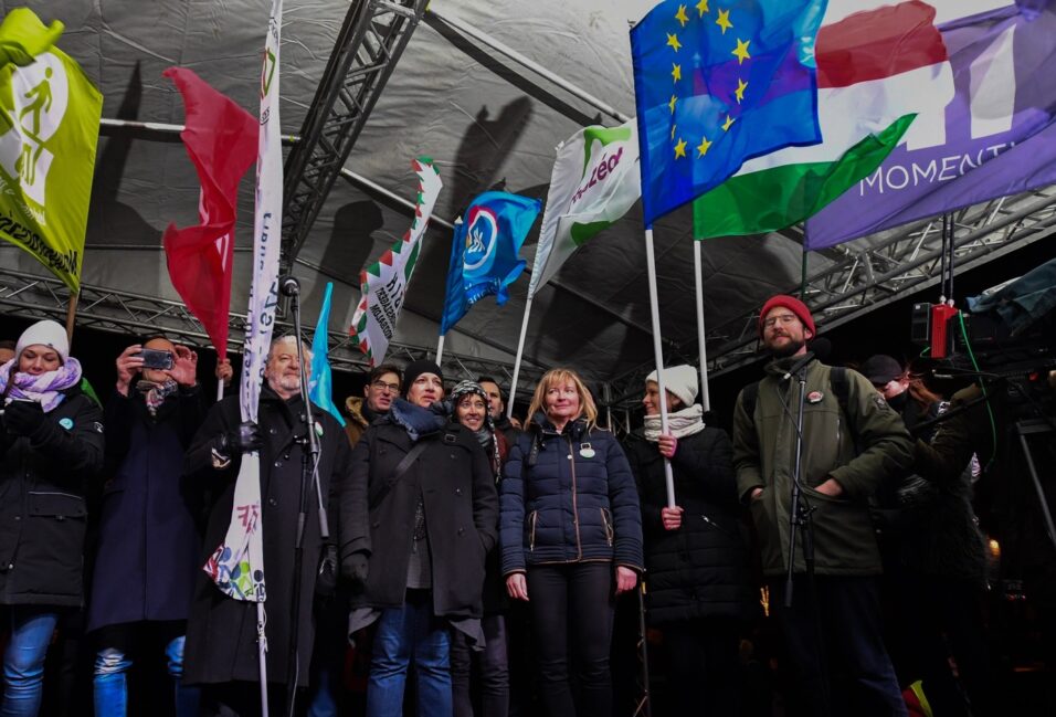 Az országgal szemben politizál a magyar ellenzék?