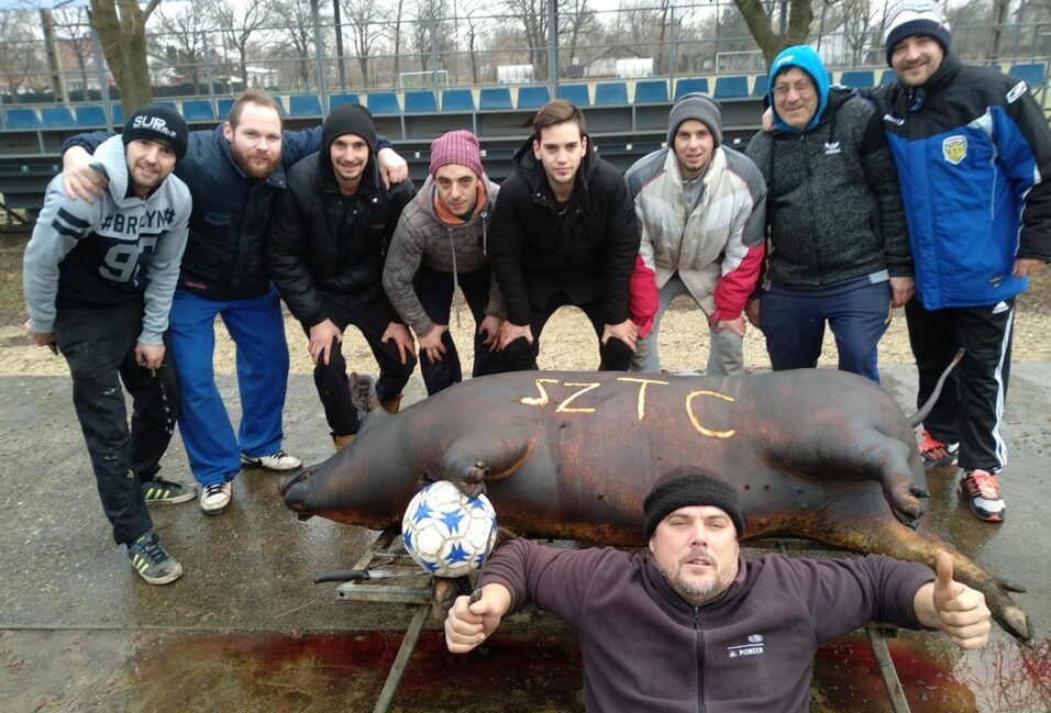 Csapat-disznóvágással melegített a tavaszi szezonra a Székkutas futballcsapata