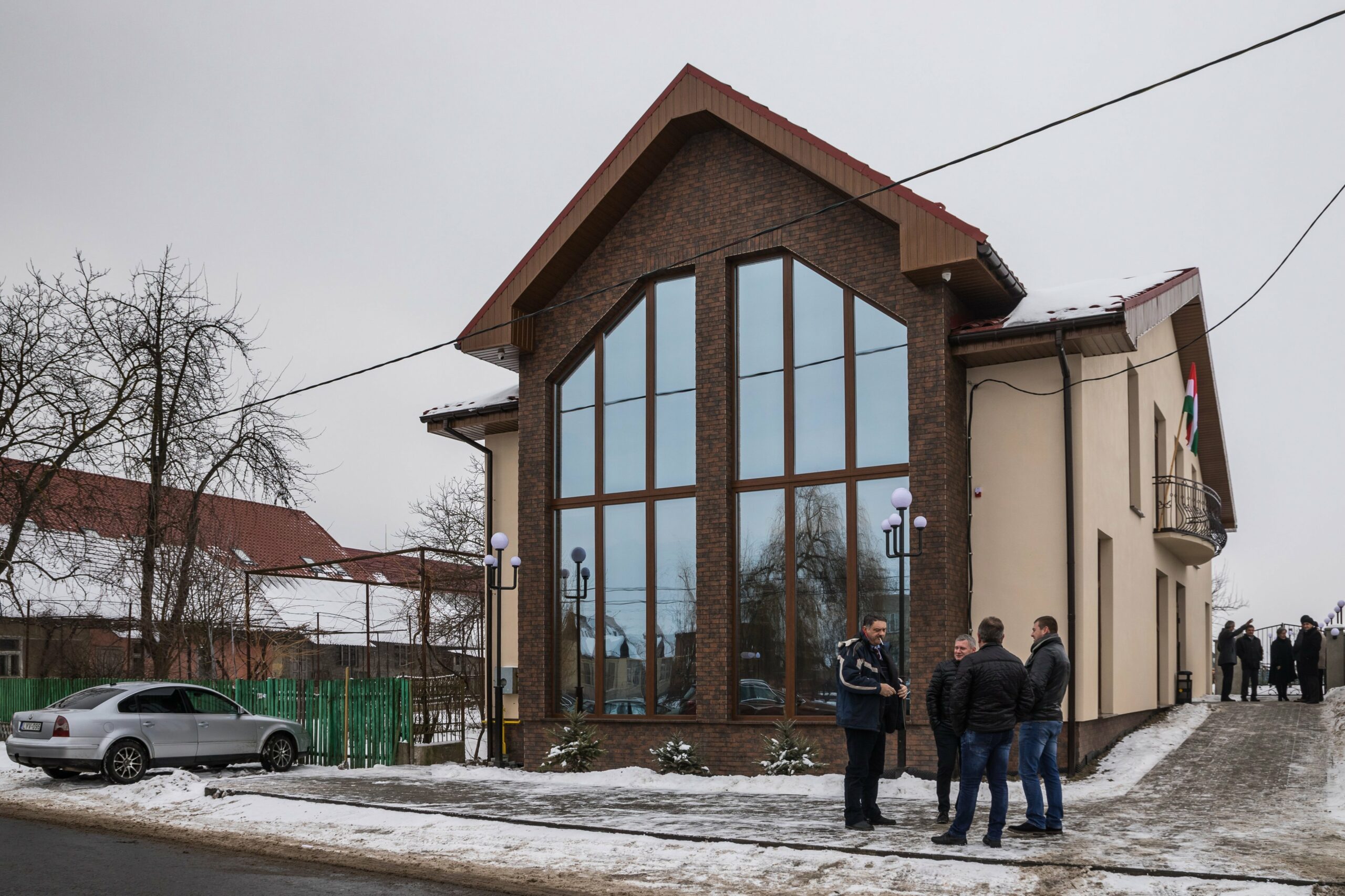 Grezsa István anyaországi kormányzati támogatással épült Magyar Házat adott át Nagydobronyban 2