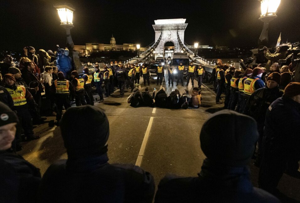 Szánalmasan megbukott a mai tüntetés, minden eddiginél kevesebben voltak