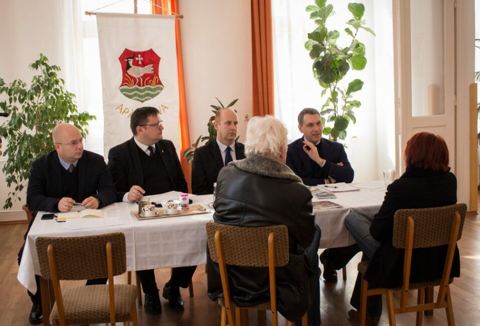 A csok és a romák helyzete is téma volt Lázár apátfalvi fogadóóráján 1