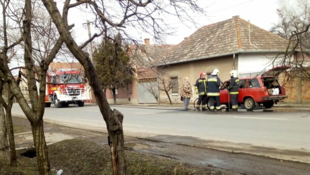 Autó gyulladt ki a Makói országúton