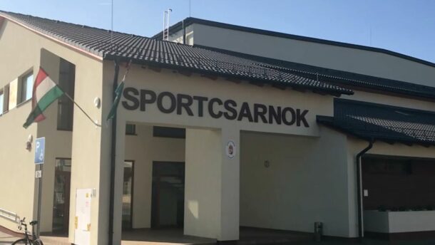 Lázár: kormányzati támogatással épült sportcsarnok Apátfalván