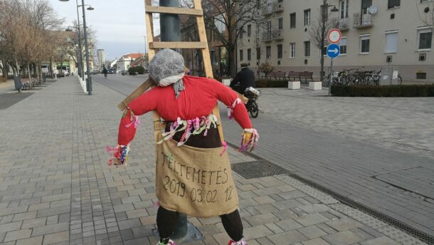 Már várja a vesztét a Bessenyei előtt az idei kiszebáb 2