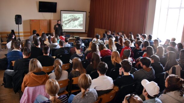 Szentesi diákoknak tartott a kommunizmus áldozatairól előadást az Emlékpont vezetője 8