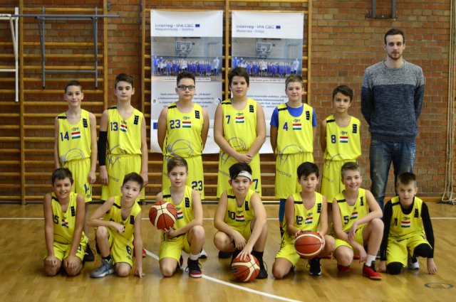 Tornagyőzelemmel tisztelegtek a Vásárhelyi Kosársuli U12-esei Ákos bácsi emlékének