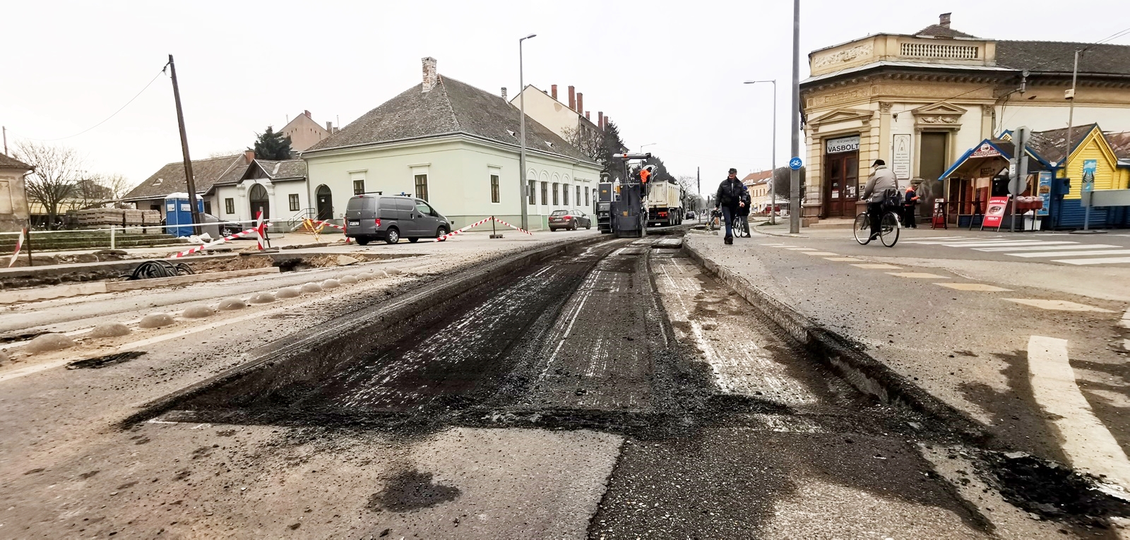 Május végén szabadul fel a Bajcsy és az Ady utca: mutatjuk, hol tart a tram-train (fotók) 4