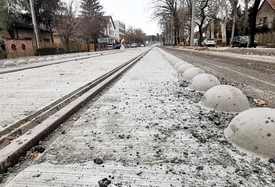 Május végén szabadul fel a Bajcsy és az Ady utca: mutatjuk, hol tart a tram-train (fotók)