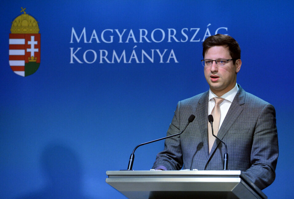 Gulyás Gergely: bevándorláspárti erők támadtak a Fideszre