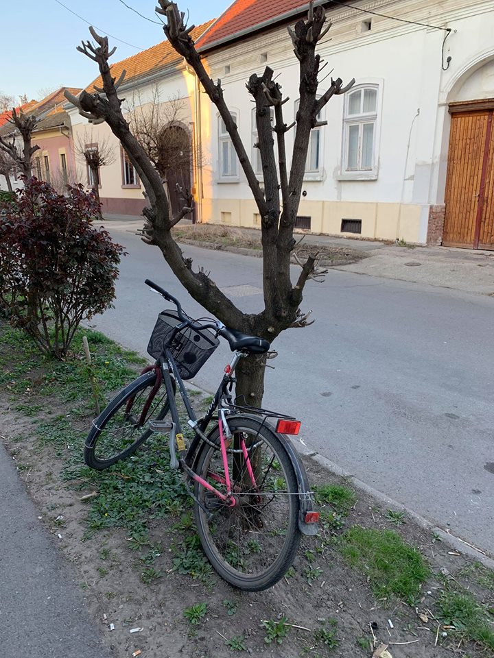 Négy napja magára hagytak egy biciklit Vásárhelyen – ki a tulajdonos?