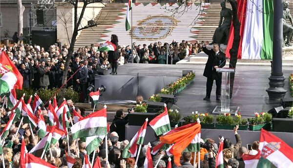 Orbán: keresztény kultúránk megvédése nélkül elveszítjük Európát!