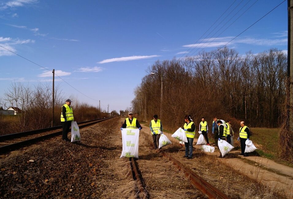 Több mint 1800 zsák szemetet gyűjtöttek össze vasutasok 1