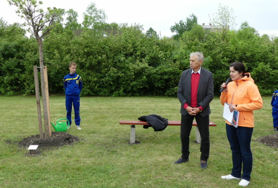 Dunai Antal és a Szeretem Vásárhelyt Egyesület adta át a Városi Stadion Pihenő Pontját