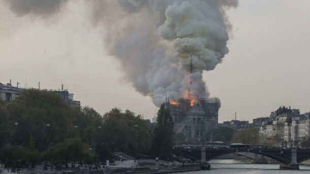 Ég a párizsi Notre-Dame székesegyház - videó