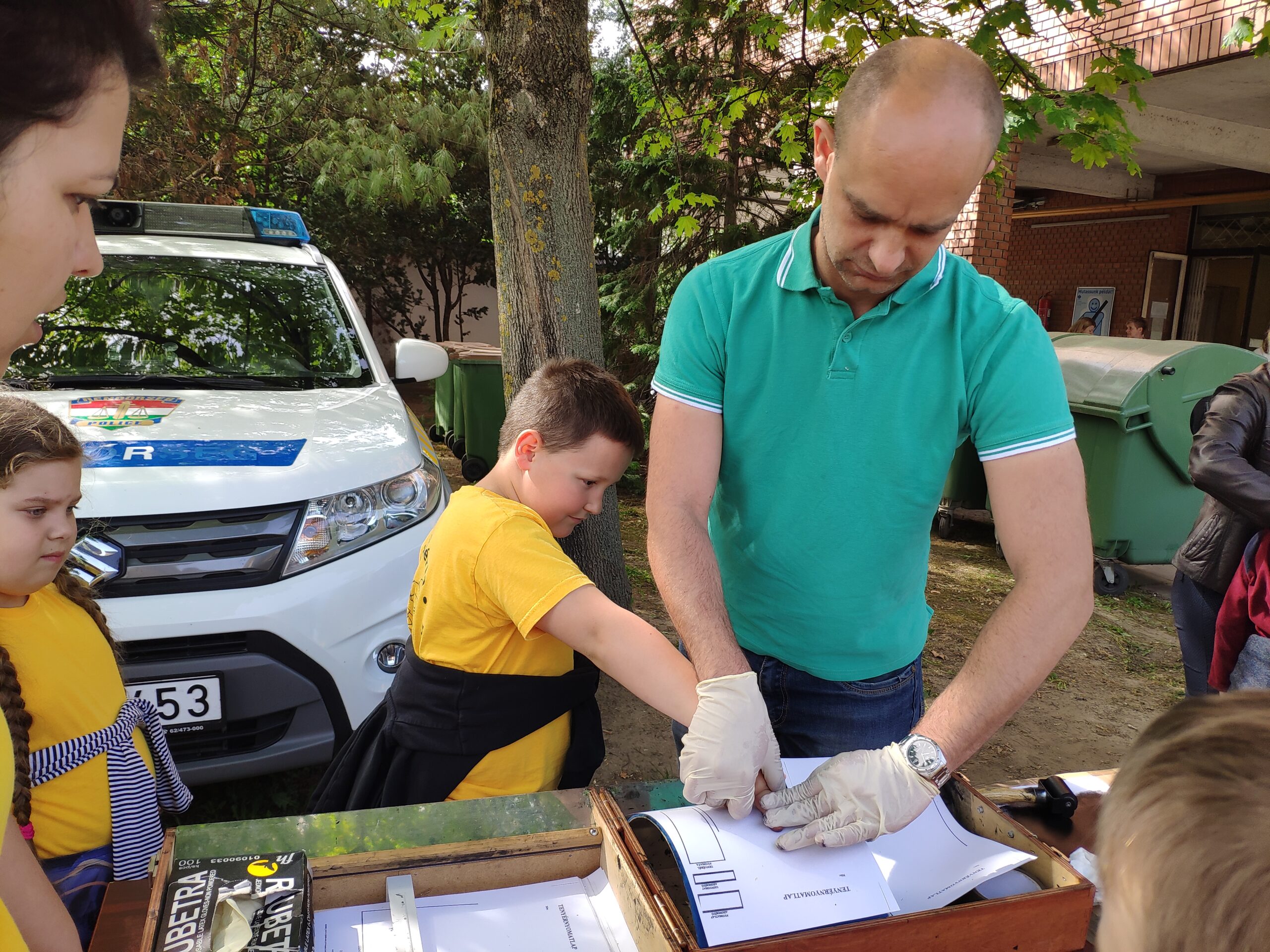 Egy napra igazi rendőrök lettek a vásárhelyi apróságok 18