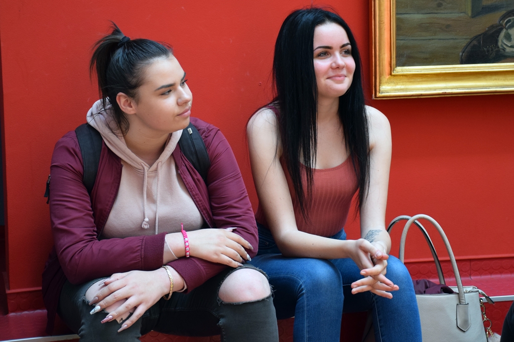 Erdélyi diákcsoport a vásárhelyi kiállítóhelyeken 3